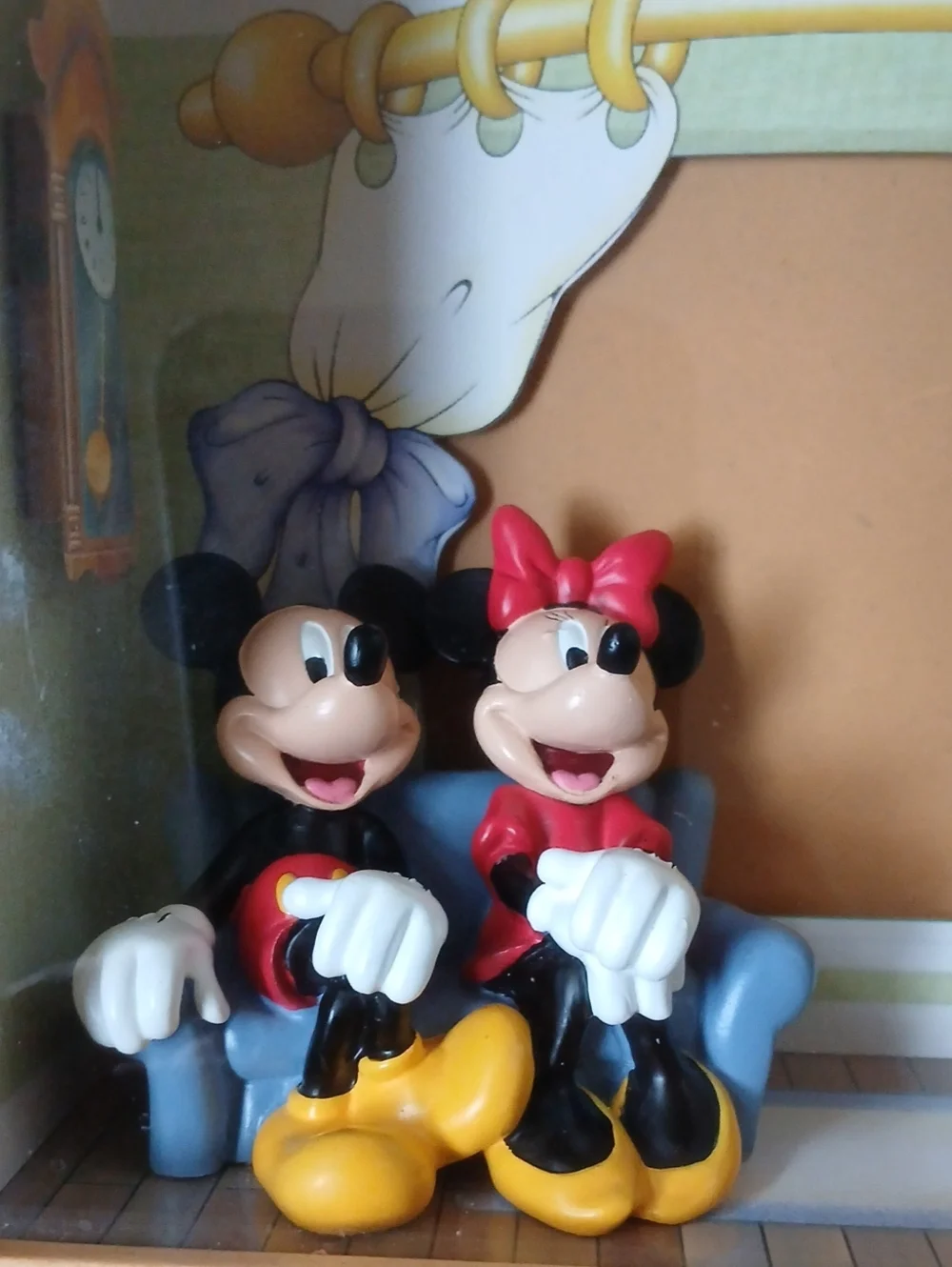 Disney Parks 3D Mickey & Minnie Shadow Box Frame And Photo Holder